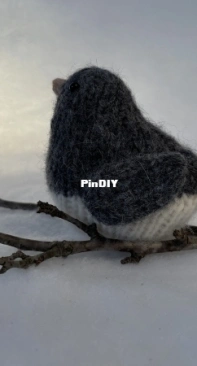 Rabbit Hole Knits - Snowbird by Sara Elizabeth Kellner-Free