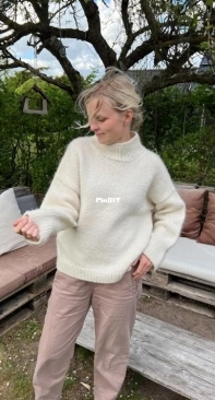 Weekend Sweater - Mette-Wendelboe Okkels - PetiteKnit - English