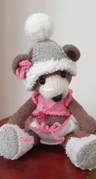 Bear by Vik Gold fish pattern