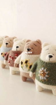 knitted bear with embroidery s-morem-vnutri