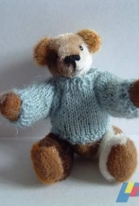 Buttercup Miniatures-Simple Jumper for Teddy Bear by Frances Powell-Free