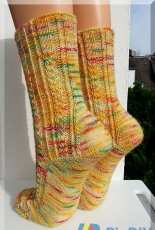 Glänzende DrachenSchuppe Socks by Micha Klein/Wolletraum-Eng,German-Free