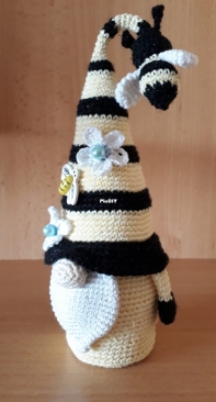 Gnome with bee