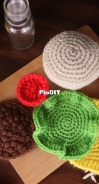 Stringy Ding Ding - Olive - Stackable Hamburger Amigurumi - Free
