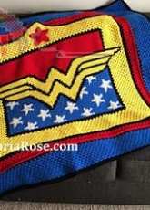 Victoria Rose - Nicole Pellegrino - Wonder woman blanket - English