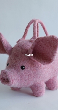 Little Pig Purse - Cindy Pilon - English