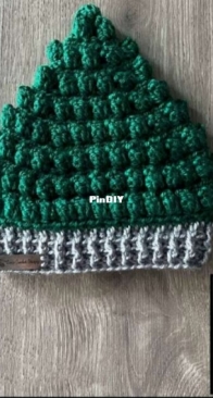Lisas Crochet Designz - Lisa Maree Boyd  - Chrissy Christmas Tree Hat