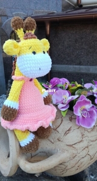 giraffe girl