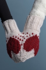 Hobbii Designs - Rubin Love Mittens - Dutch - Free.
