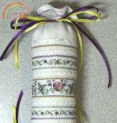 The Sweetheart Tree Violet Bouquet Needle Roll