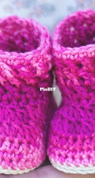 Croby Patterns - Doroteja Kardum - Cable Stitch Booties