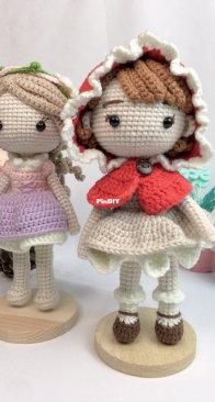 Rapunzel vs Little Red Riding Hood
