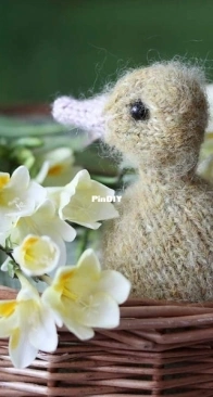 Lucky Duckling by Claire Garland - Dot Pebbles - Russian Translated