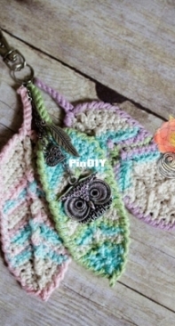 Jules Loves Yarn - Julie Schappert - Boho Feather