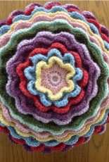 Un taller en la torre - Flower vintage pillow - Spanish - Free