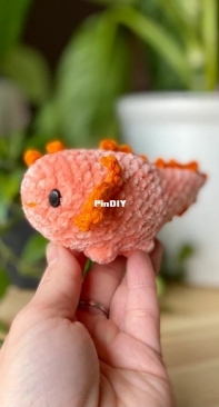 Yarnaholic Sewciopath - Yaderin Crimin - No Sew Pocket Axolotl