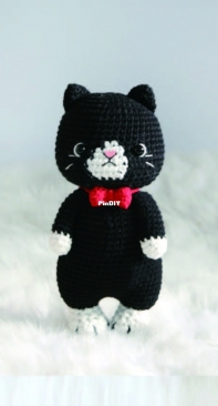 Big Bebez - Yun Young Lee  - My Chubby Pet Cat - Black