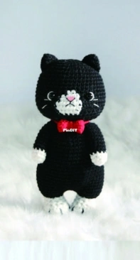 Big Bebez - Yun Young Lee  - My Chubby Pet Cat - Black