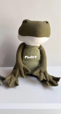 EFI Little Things - Frog - 43cm