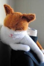Belang the Neck Pillow Cat by Dyah Dyanita (adult version)