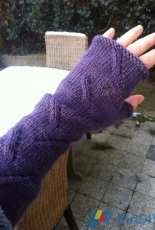 Purple Rain Mitts by Estelle Desmit-English,French,Dutch-Free