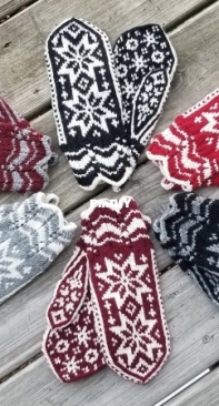 Claires Norwegian snowflake mittens by Claire Butchkoski-Free