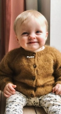 Ellens Cardigan by Mette Wendelboe Okkels - Petiteknit - English