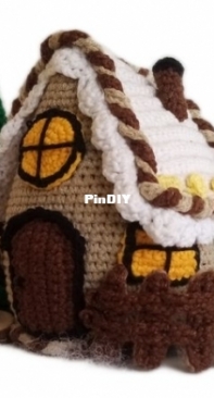 Woolaymo - Mariya Stany - Gingerbread House