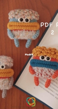 VINTAGE J CROCHET - Zhihao Liu - 2in1 Funny Monster Earphone Pouch Coin Purse English