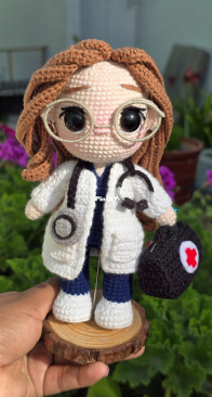 Ashlye a Crochet - Ashlye Retamozo - Doctor 17cm - Doctora 17cm - Spanish