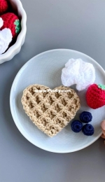 Lulus Little Shop - Lu - Heart Waffle with Toppings