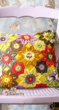 Anchor Crafts - Anchor studio - Cozy flower patchwork cushion - Free