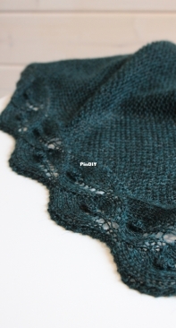 Winter Garland Shawl by Helena Joronen-English, Finnish-Free