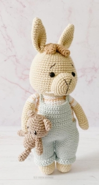 Blue Sparrow Handmade - Bianca Flatman - Logan the Llama - Spanish