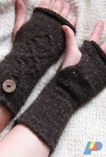 Button Vines Mitts by Cassian Lotte Lodge -Free