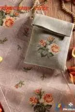 Zweigart -  Rose tablerunner