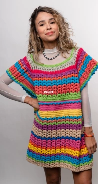 Marie Castro - Vestido e Blusa colorida (com gráficos) - Portuguese