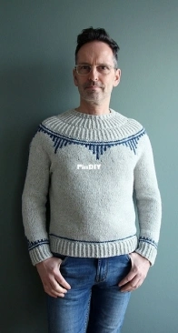 Mårvej Sweater by Andreas Ruthemann - English