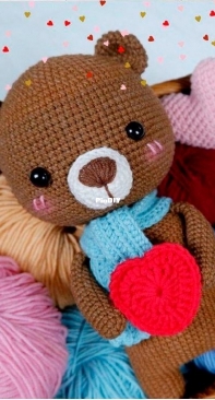 Little April Designs - Nguyen Ngoc - Bear with a heart - Free