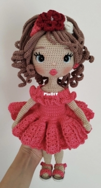 Crochet Pattern World - Annea Leolea - Astrid Latina Outfit - Latina Outfit Für Astrid - Traje Latino Para Muñeca Astrid - Tenue Latina pour Astrid - German, Spanish and French