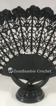 ZomBambie Crochet - Brandi Brewer - Skull Hand Fan