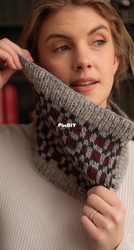 Tartan Cowl by Maja Karlsson - Järbo Paris, London, Berlin AW2025 - Dutch, German - Free