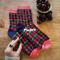 Cherry Picking socks - Stone Knits
