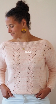 Tour rose Sweater by Emilie Luis