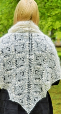 My Roots Shawl by Raina Kruus