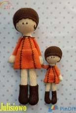 Julisiowo - Julio Toys - Monika Miszczuk - Lola and Tola Crochet Doll - Spanish Translated