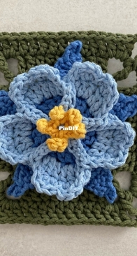 Made by Lisek - Anna Lisek - Columbine Granny Square