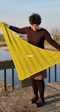 Saray Shawl by Marija Korać