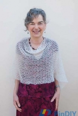 Yvonnes Shawl by Linda Moorhouse-Free