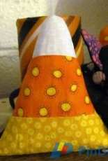 Pecks Pieces - Marjory Peck - Candy Corn Pincushion - Free